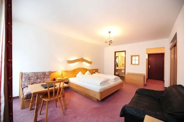 Superior Tek Büyük Yataklı Oda (Street View)