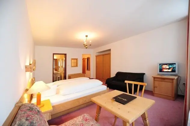 Superior Tek Büyük Yataklı Oda (Street View)