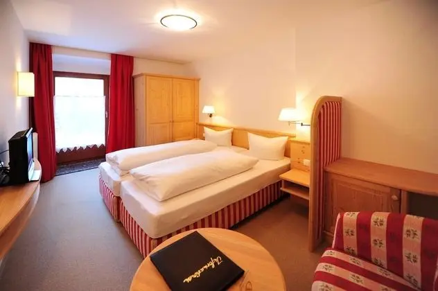 Traditional Tek Büyük Yataklı Oda (Street View)