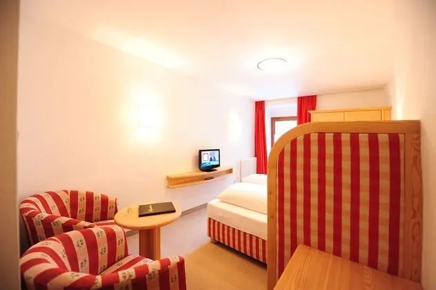 Traditional Tek Büyük Yataklı Oda (Street View)