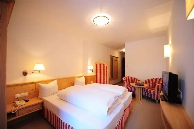 Traditional Tek Büyük Yataklı Oda (Street View)