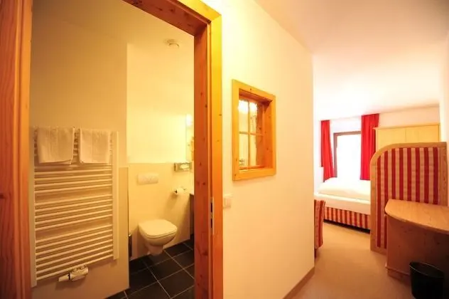 Traditional Tek Büyük Yataklı Oda (Street View)