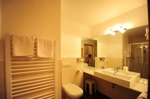 Traditional Tek Büyük Yataklı Oda (Street View)