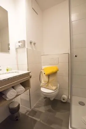 Business Tek Büyük Yataklı Oda
