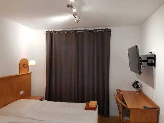 Basic Tek Büyük Yataklı Oda