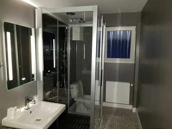 Basic Tek Büyük Yataklı Oda