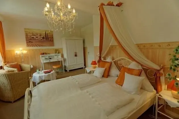 Romantic Tek Büyük Yataklı Oda