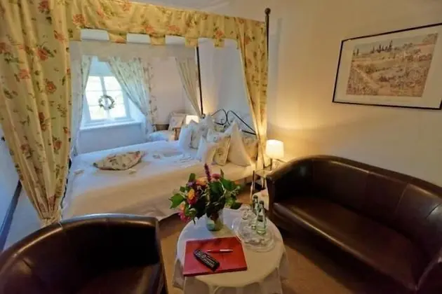 Romantic Tek Büyük Yataklı Oda