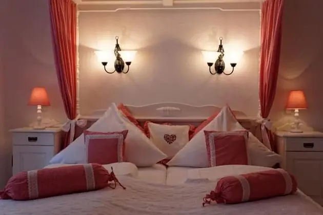 Romantic Tek Büyük Yataklı Oda