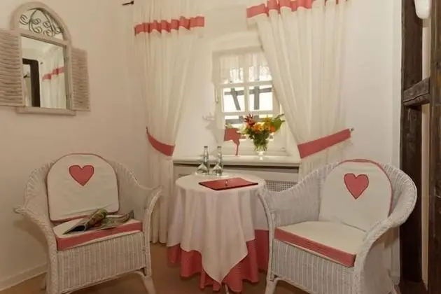 Romantic Tek Büyük Yataklı Oda