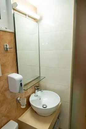 Üç Kişilik Oda