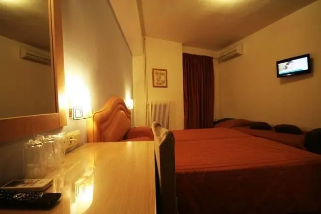 Üç Kişilik Oda