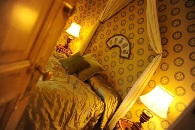 Royal Tek Büyük Yataklı Oda