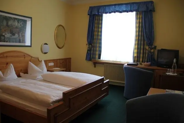 Büyük Yataklı Tek Kişilik Oda