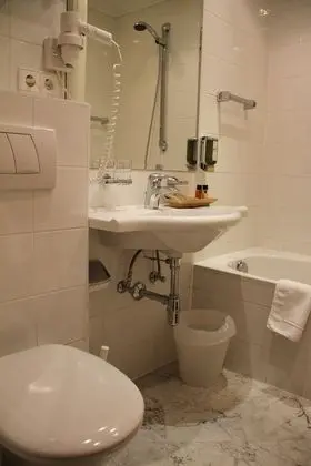 Büyük Yataklı Tek Kişilik Oda