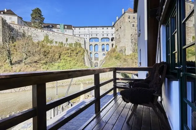 Apartment 4 with Castle View