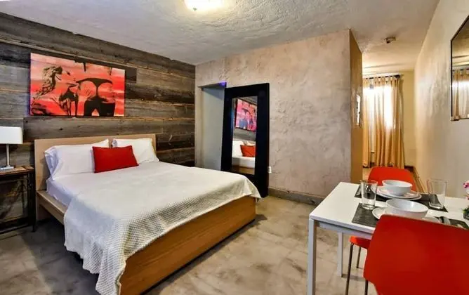 Trendy Urban Style Studio with One Queen Bed