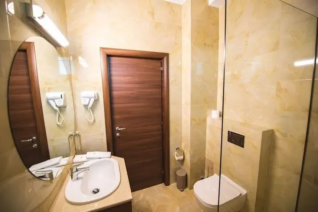 Standard Tek Büyük Yataklı Oda