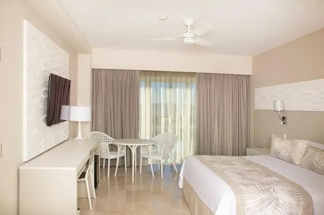 Deluxe Partial Ocean View King