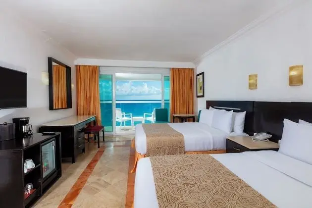 Luxury Tek Büyük Yataklı Oda, 2 Çift Kişilik Yatak, Balkon, Okyanus Manzaralı