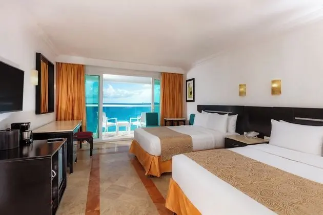 Luxury Tek Büyük Yataklı Oda, 2 Çift Kişilik Yatak, Balkon, Okyanus Manzaralı