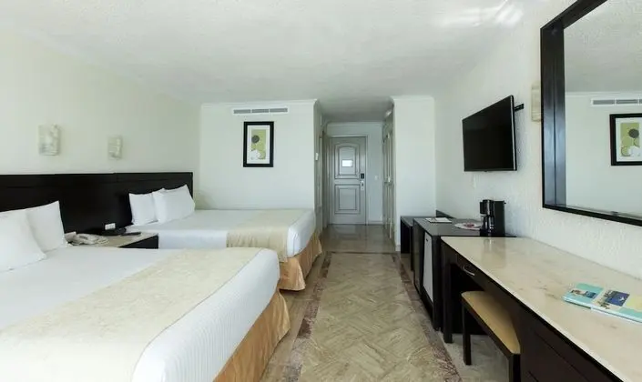 Luxury Tek Büyük Yataklı Oda, 2 Çift Kişilik Yatak, Balkon, Okyanus Manzaralı