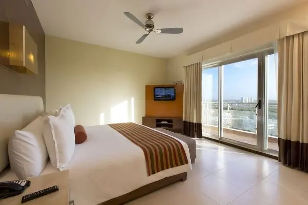 Standard Room, 1 King Bed (Free Beach Club Access)