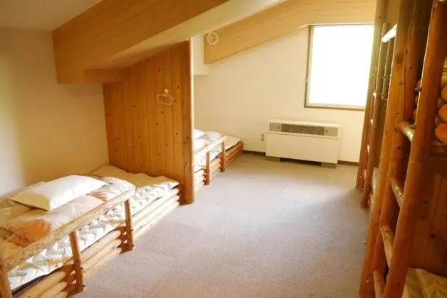 Ortak Ranzalı Oda, Karma Ranzalı Oda (Log Bed)
