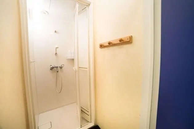 Tek Büyük Yataklı Oda (Shared Bathroom)