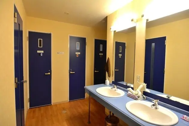 Tek Büyük Yataklı Oda (Shared Bathroom)