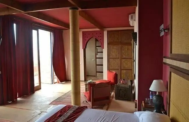 Traditional Süit