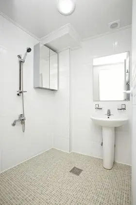 Ortak Ranzalı Oda, Sadece kadınlar için (2 bunk beds & 2 single beds)