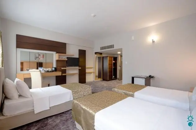 Triple, Deniz veya Dağ Manzaralı
