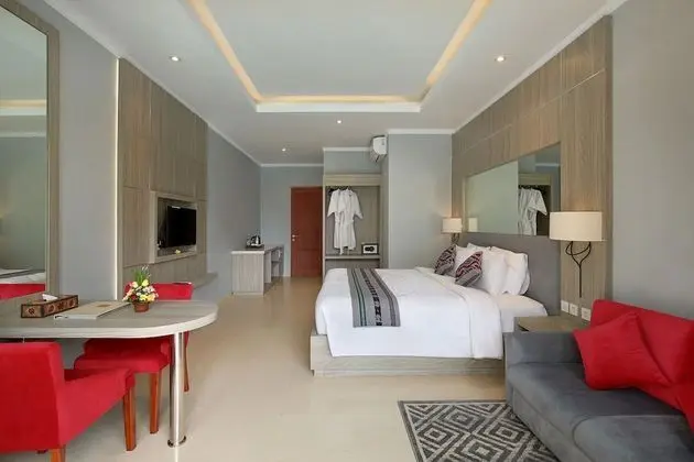 Deluxe Süit, 1 Yatak Odası, Havuz Manzaralı