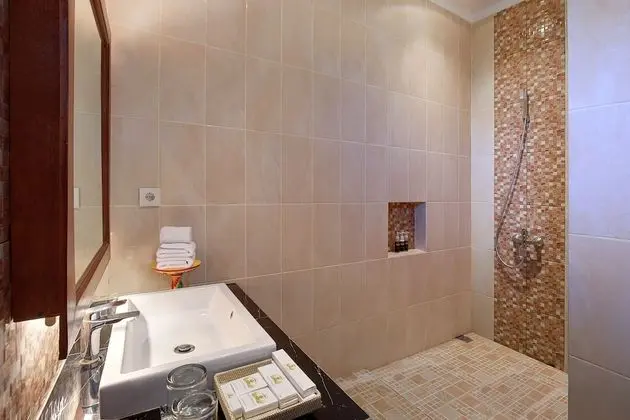 Deluxe Süit, 1 Yatak Odası, Havuz Manzaralı