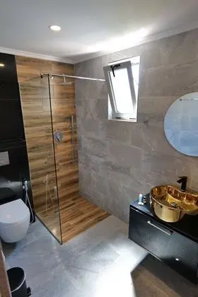 Tek Büyük Yataklı Oda, Balkon
