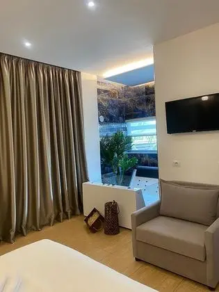 Üç Kişilik Oda