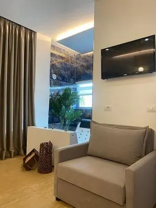 Üç Kişilik Oda