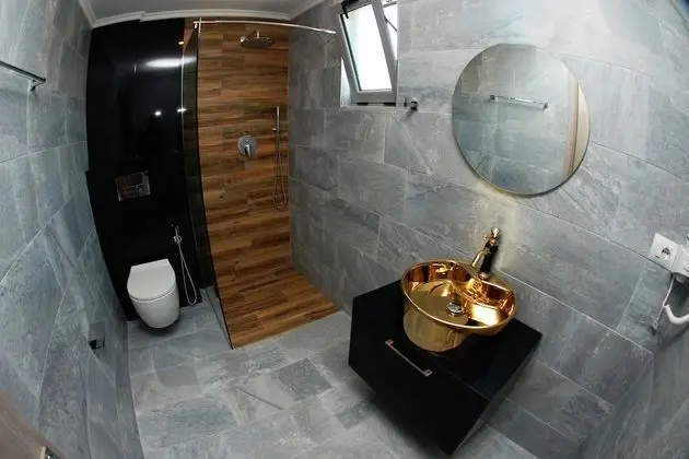 Üç Kişilik Oda, Balkon