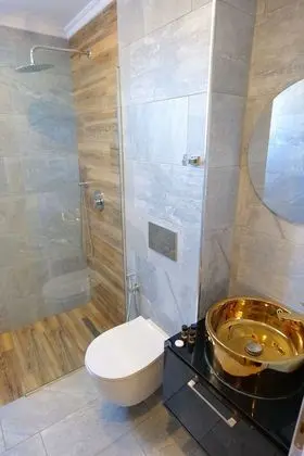 Üç Kişilik Oda, Balkon