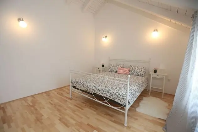 Apart Daire, Havuz Manzaralı