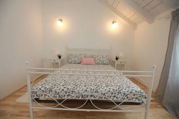 Apart Daire, Havuz Manzaralı