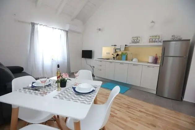 Apart Daire, Havuz Manzaralı