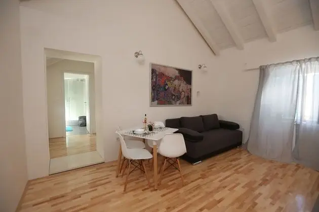 Apart Daire, Havuz Manzaralı