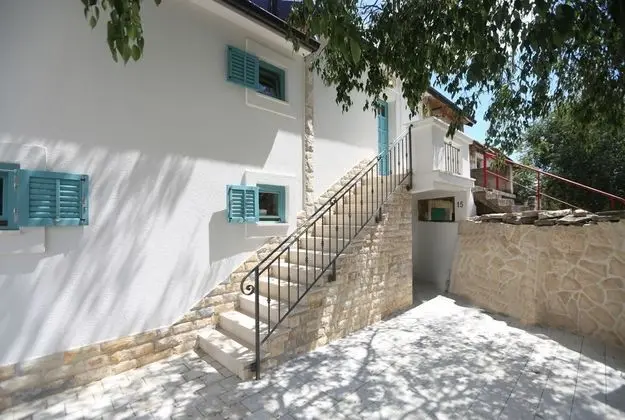 Apart Daire, Havuz Manzaralı