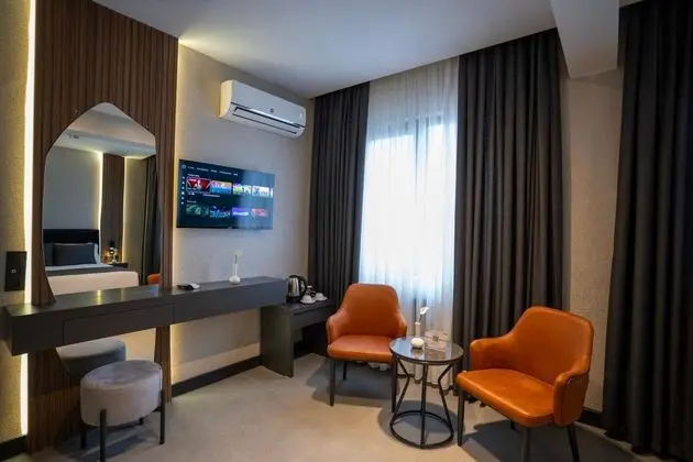 Triple,Şehir Manzaralı