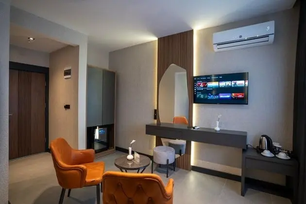 Triple,Şehir Manzaralı