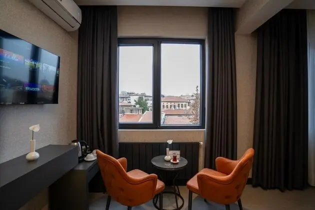 Triple,Şehir Manzaralı