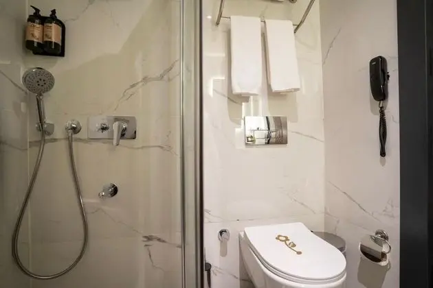Triple,Şehir Manzaralı