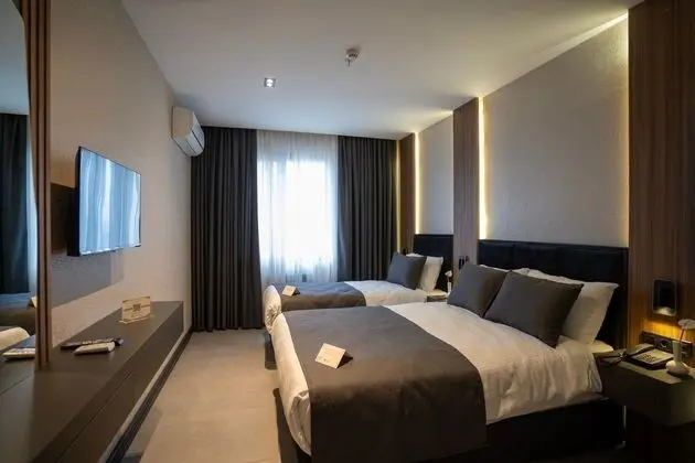 Triple,Şehir Manzaralı